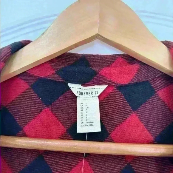 Forever 21 New Never Worn Woman’s No  Sleeve Plaid Red & Black Jacket Loose Fit - Picture 2 of 7